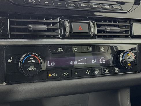 Used 2022 Nissan Pathfinder SL w/ SL Premium Package AWD/4WD image 16