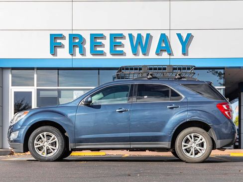 Used 2017 Chevrolet Equinox LT w/ Convenience Package image 2