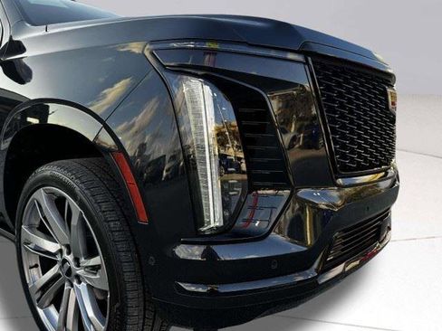 Used 2025 Cadillac Escalade ESV Sport w/ Touring Package AWD/4WD image 10