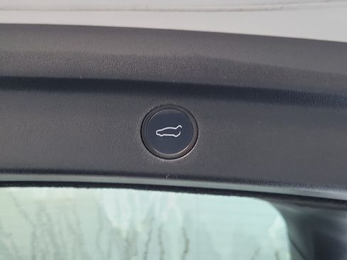 Used 2020 Tesla Model Y Long Range AWD/4WD image 19