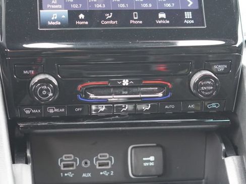 Used 2024 Jeep Grand Cherokee Laredo X RWD image 28