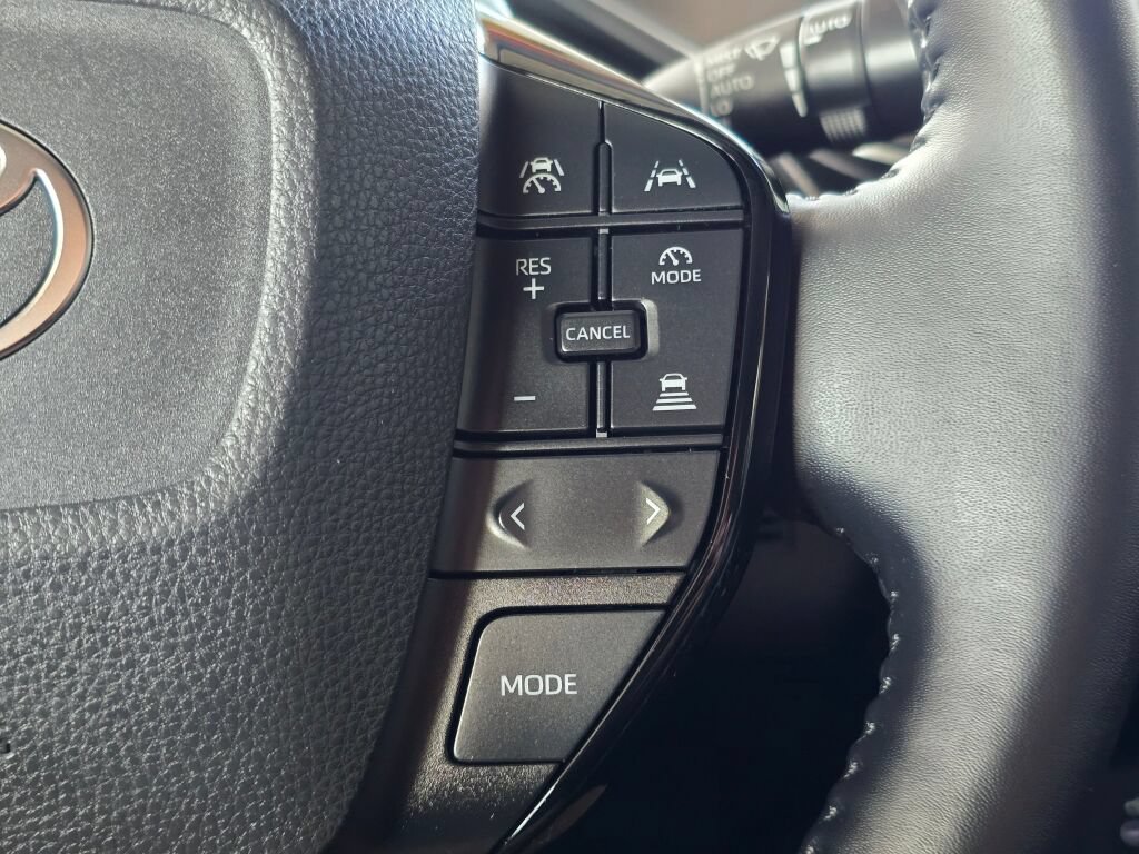 Used 2024 Toyota Prius XLE FWD image 26