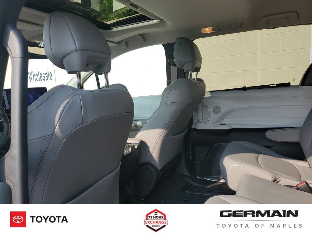 Certified 2025 Toyota Sienna XLE FWD image 23