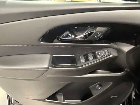 Used 2023 Chevrolet Traverse RS image 21