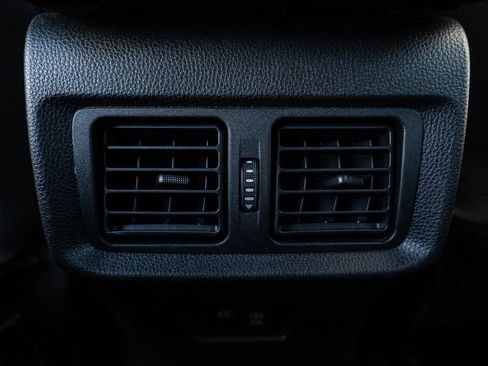 Used 2022 Toyota Venza LE image 33