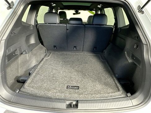 Used 2023 Volkswagen Tiguan SE R-Line image 32