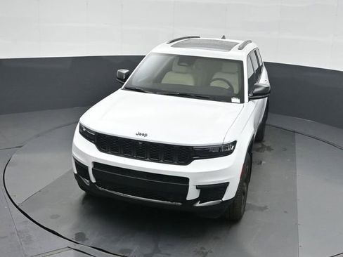 Used 2025 Jeep Grand Cherokee L Limited w/ Luxury Tech Group II image 37