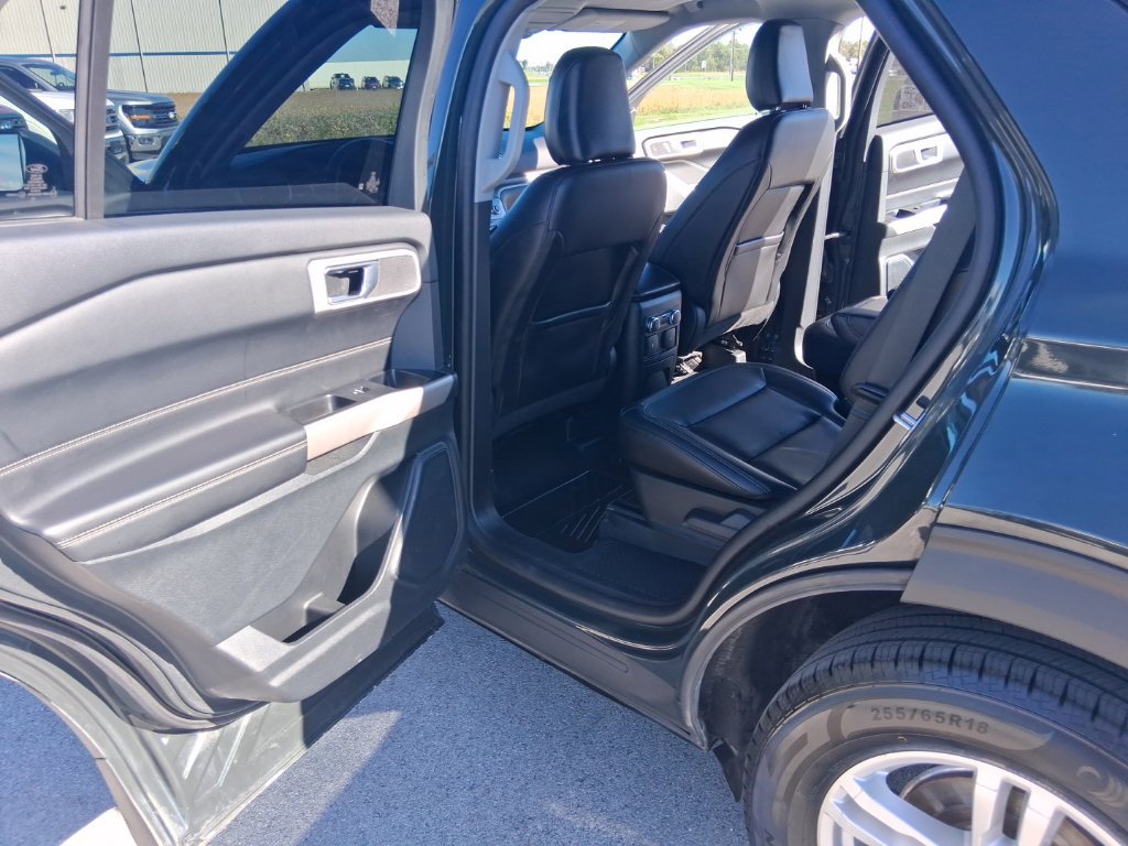 Used 2023 Ford Explorer XLT AWD/4WD image 14