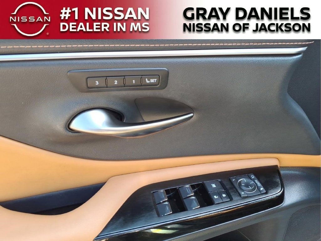 Used 2023 Lexus ES 350 w/ Premium Package FWD image 11