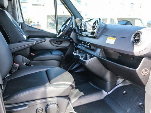 New 2025 Mercedes-Benz Sprinter 2500 image 18