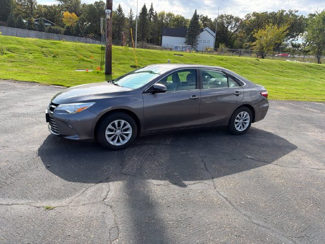 Used 2017 Toyota Camry LE FWD image 2