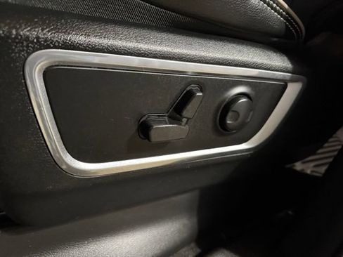 Used 2023 RAM 1500 Laramie AWD/4WD image 3