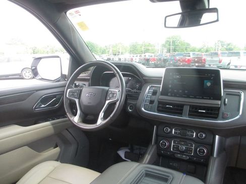 Certified 2022 Chevrolet Suburban Z71 w/ Luxury Package AWD/4WD image 29
