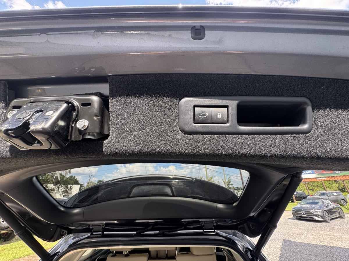 Used 2021 Lexus RX 350L Luxury w/ Accessory Package FWD image 23