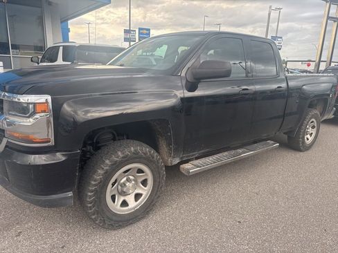 Used 2017 Chevrolet Silverado 1500 W/T w/ Trailering Package image 6