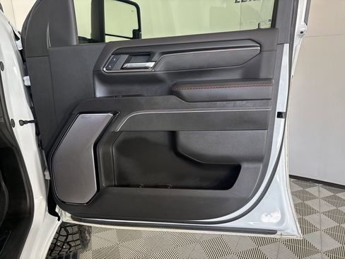 Used 2024 GMC Sierra 2500 AT4X image 26