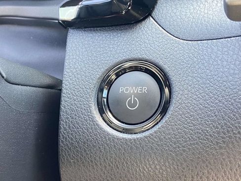 Used 2025 Toyota Camry SE FWD image 30