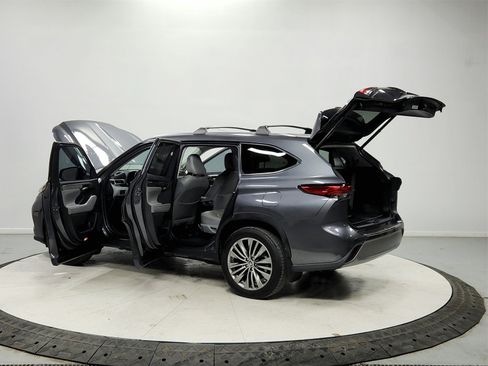 Used 2020 Toyota Highlander Platinum image 13