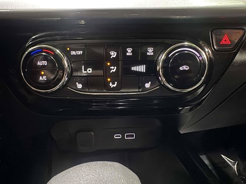 Used 2024 Chevrolet Trax LT w/ Driver Confidence Package FWD image 32