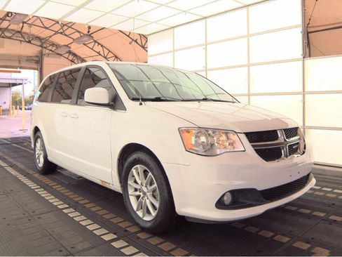 Used 2019 Dodge Grand Caravan SXT FWD image 4