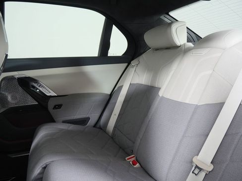 Certified 2023 BMW 760i xDrive image 20