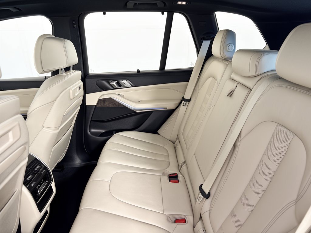 Used 2022 BMW X5 sDrive40i w/ Executive Package RWD image 25