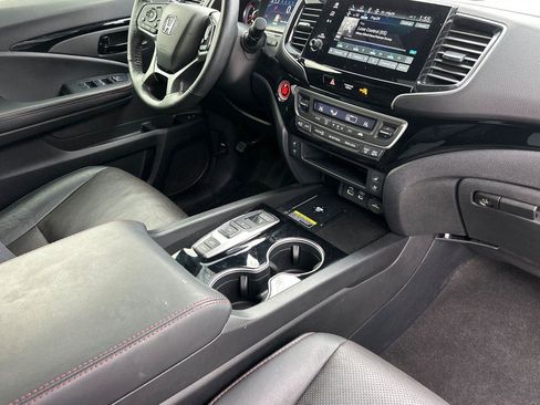 Used 2024 Honda Passport Black Edition image 16