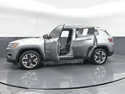 Used 2020 Jeep Compass Limited image 40
