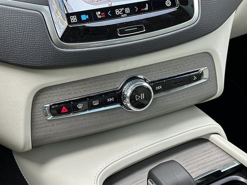 Used 2025 Volvo XC90 B6 Core w/ Protection Package Premier image 19