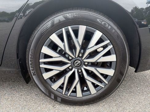 Used 2025 Nissan Altima 2.5 SV FWD image 15