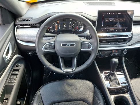 Used 2024 Jeep Compass Latitude AWD/4WD image 20
