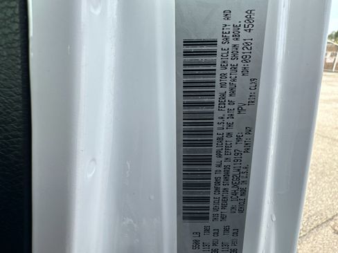 Used 2020 Jeep Wrangler Unlimited Sahara image 29