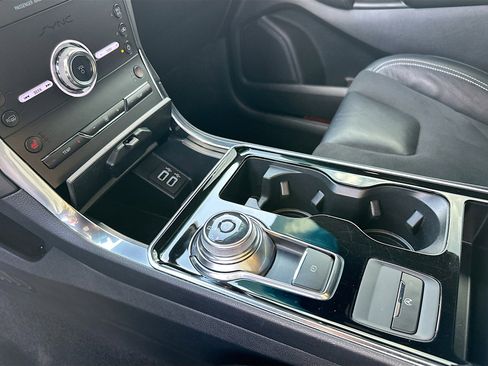 Used 2020 Ford Edge ST image 17