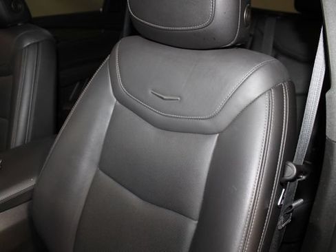 Certified 2022 Cadillac XT5 Sportv w/ LPO, ONYX Package AWD/4WD image 10