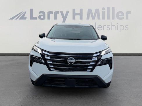 Used 2025 Nissan Rogue S image 8