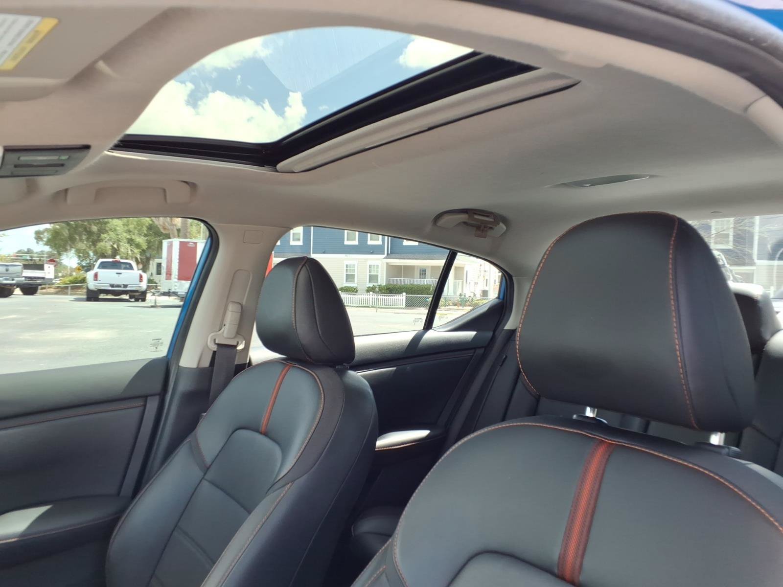 Used 2022 Nissan Sentra SR w/ SR Premium Package FWD image 24