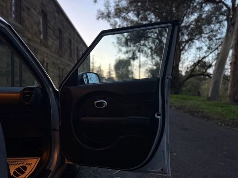 Used 2015 Kia Soul + image 21