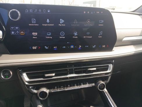 Used 2025 Chevrolet Traverse LT AWD/4WD image 20