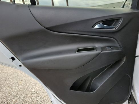 Used 2022 Chevrolet Equinox LT w/ Driver Convenience Package image 10