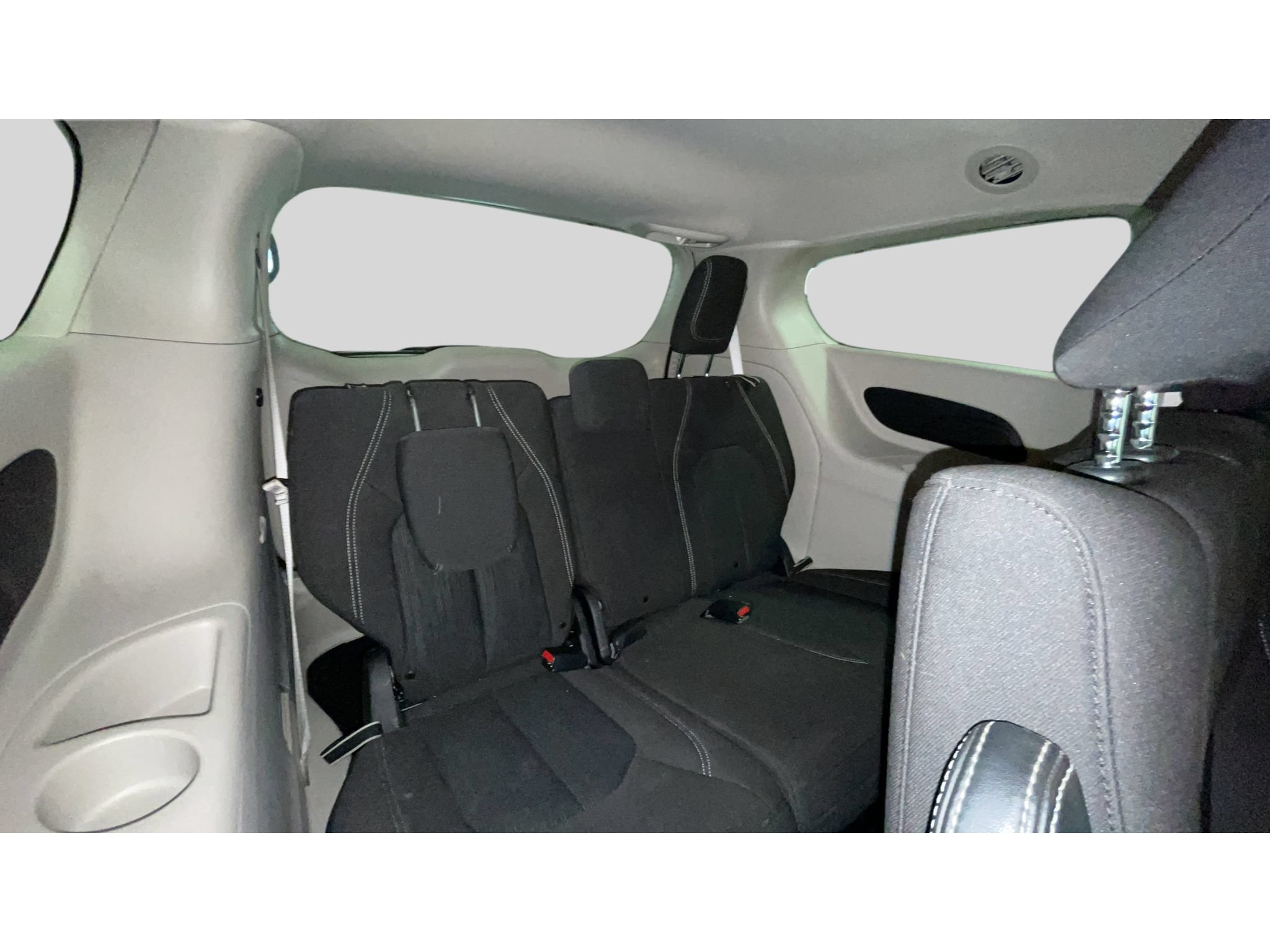 Used 2021 Chrysler Voyager L FWD image 17