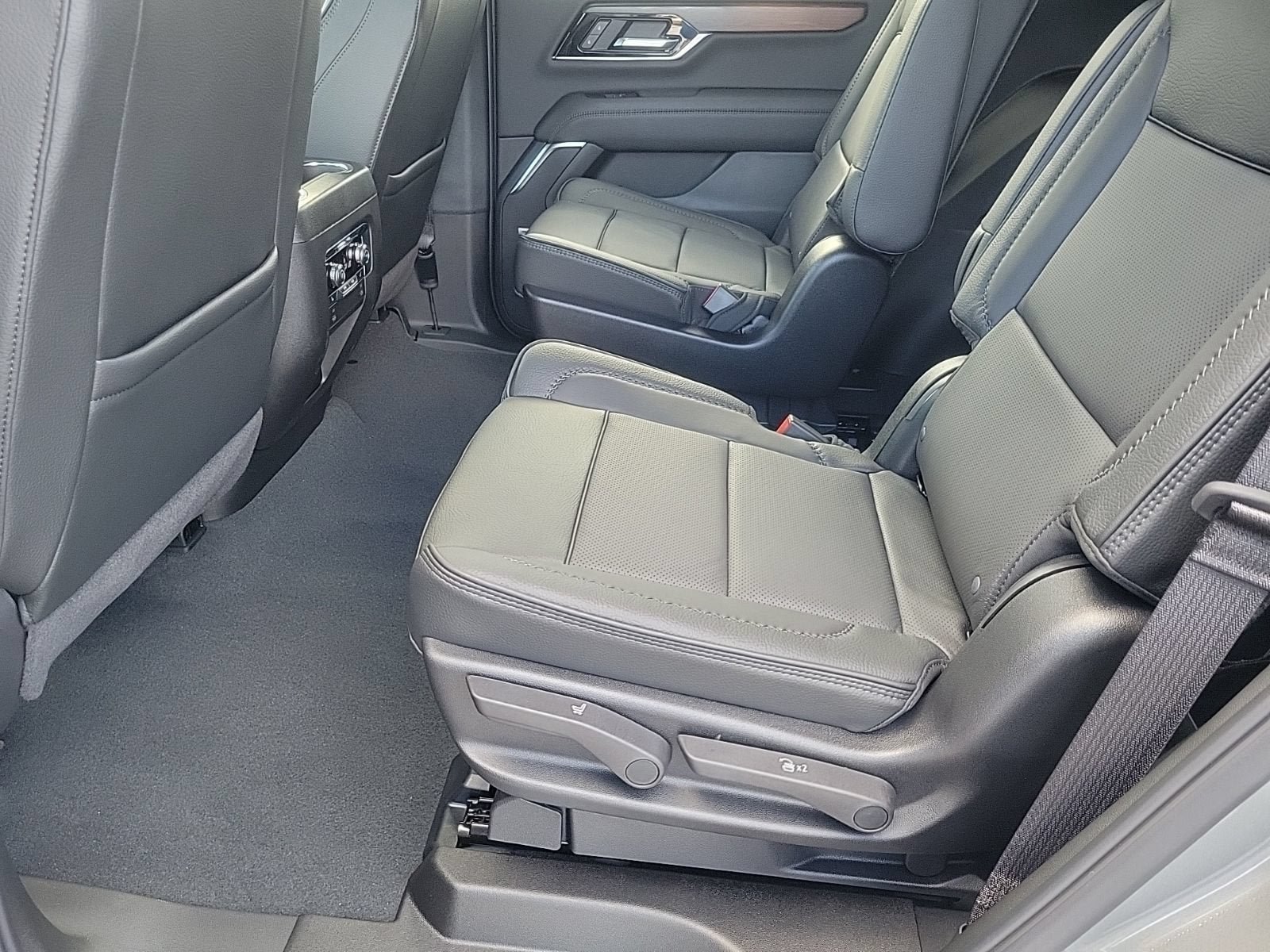 New 2026 GMC Yukon Denali w/ Sun & Power Step Package RWD image 11