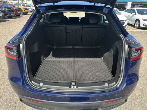 Used 2022 Tesla Model Y Long Range AWD/4WD image 24