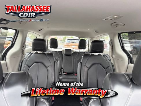 Used 2023 Chrysler Pacifica Touring-L FWD image 31