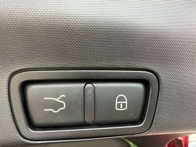 Used 2019 Alfa Romeo Stelvio AWD w/ Cold Weather Package image 9