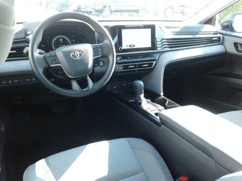 Used 2025 Toyota Camry LE image 13