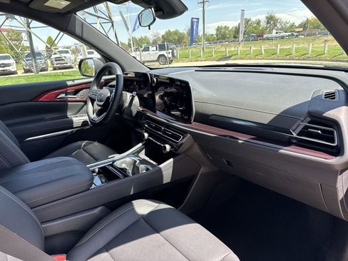 Used 2026 Chevrolet Traverse Z71 w/ LPO, Floor Liner Package AWD/4WD image 30