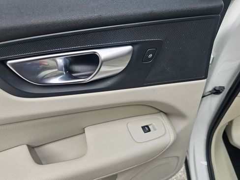 Used 2021 Volvo XC60 T5 Momentum image 15
