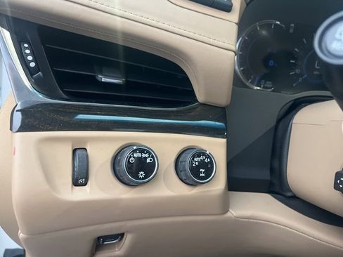 Used 2018 Cadillac Escalade ESV Platinum image 19