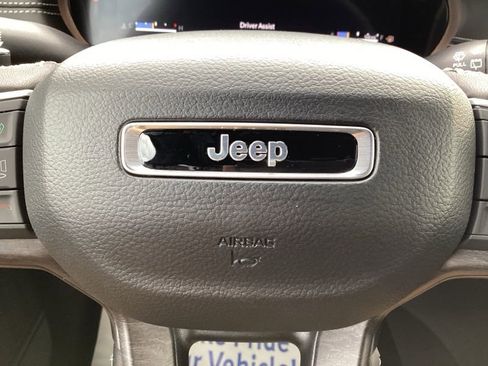 New 2025 Jeep Grand Cherokee Limited w/ Black Appearance Package image 34