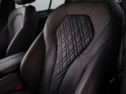 Used 2023 BMW 540i xDrive w/ Executive Package image 29